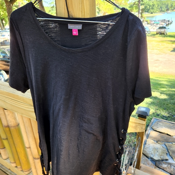 Vince Camuto Ruched Sided Tee - Picture 3 of 4